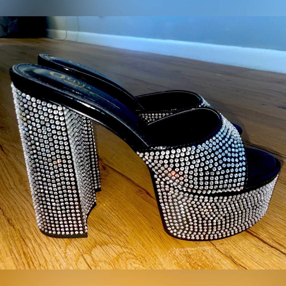 NWOT RHINESTONE PLATFORM HEELS